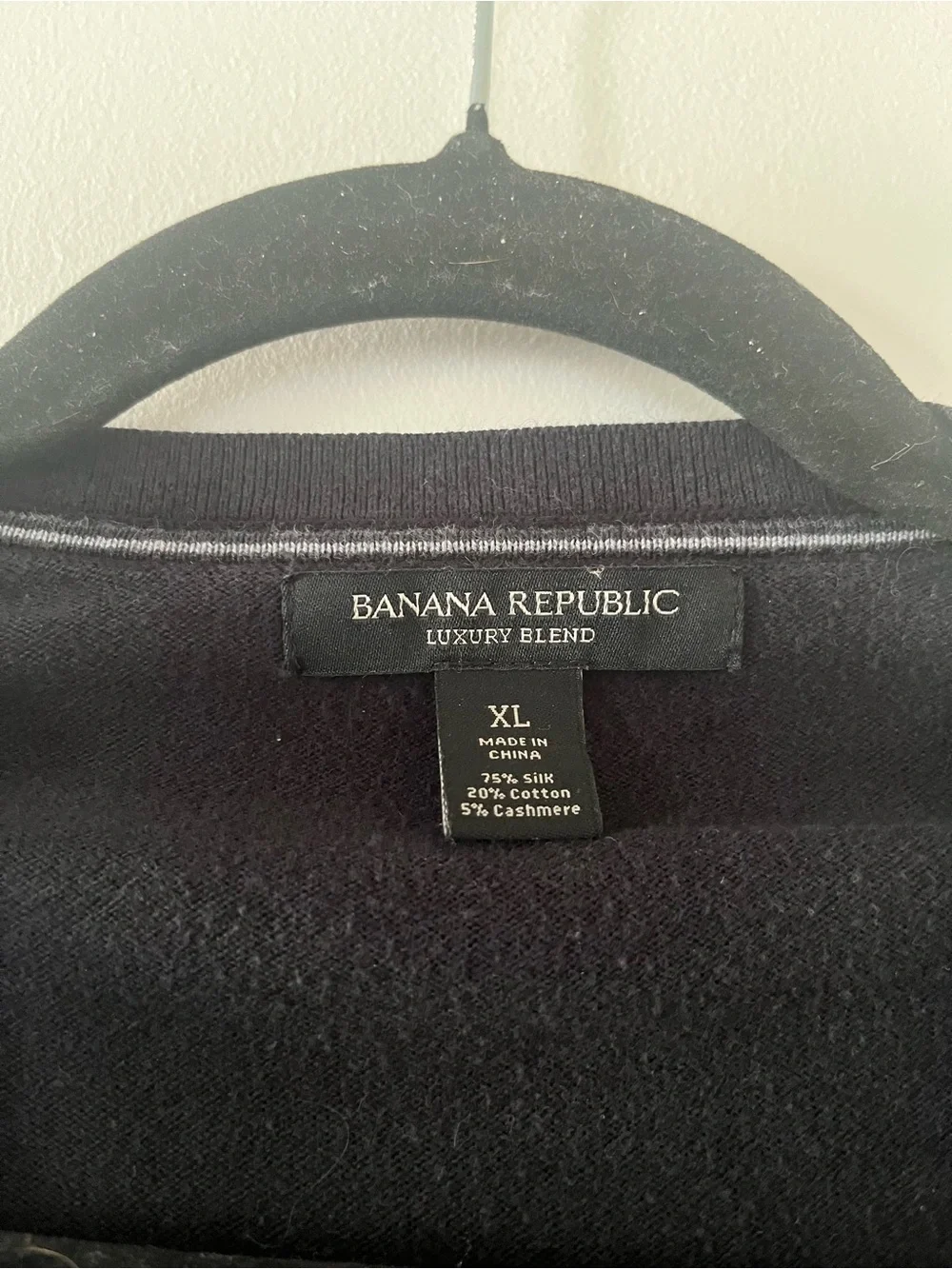 Banana Republic Luxury Blend Black V Neck Sweater XL Cashmere Silk Quiet Luxury
